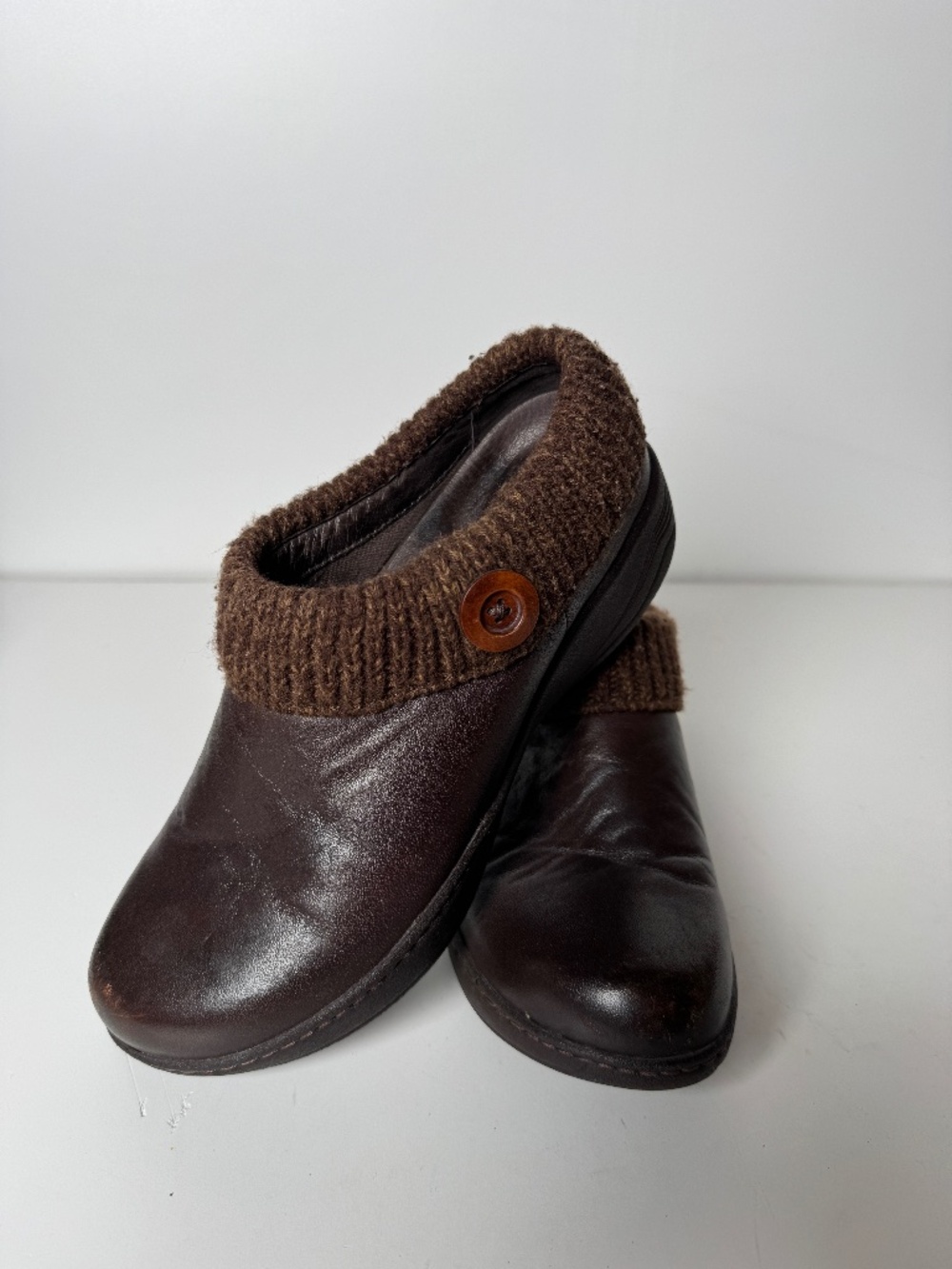 Dansko Kenzie Brown Leather Clogs Button Slip Resistant Women's Size 8.59